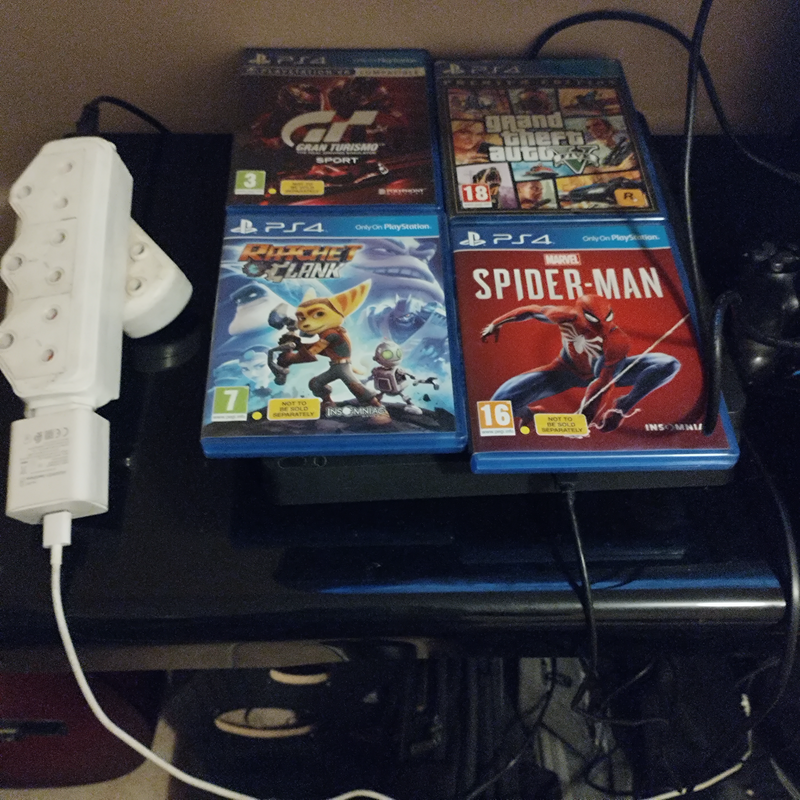PlayStation 4 with 2 controls and 4 games R5000