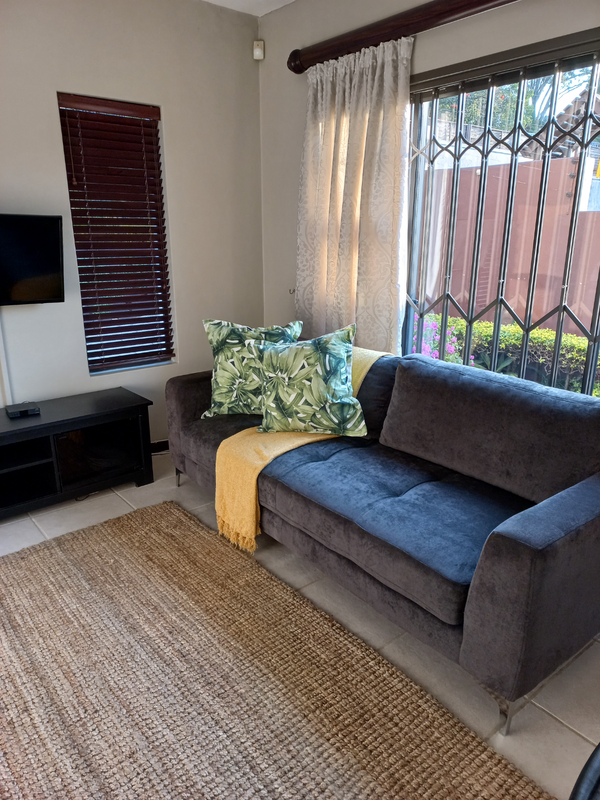 Secure furnished 1 bedroom flat 5 minutes from La Lucia Ridge