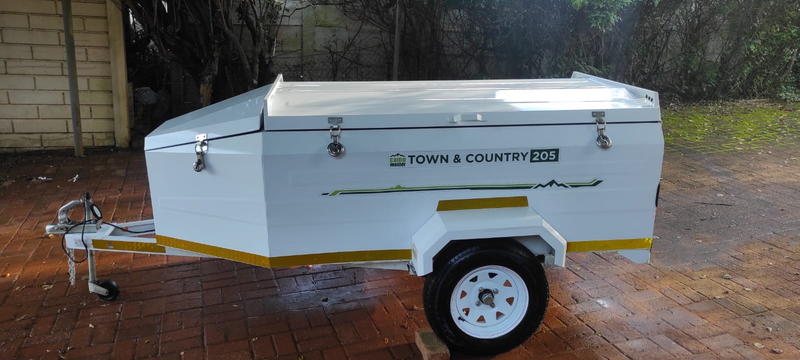 Trailer Camp Master, Town and Country 205