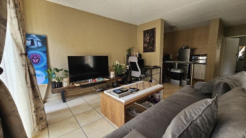 This beautiful 2 bedroom one bathroom unit is located in a secure estate with 24hr security. The ...
