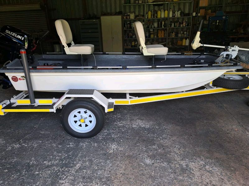 Bass boat with 15HP Suzuki outboard motor