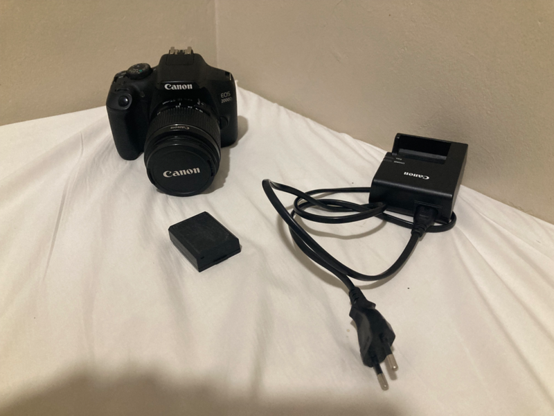 Canon eos 2000d with bag