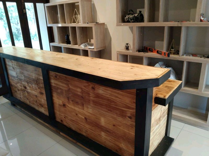 Wooden bar counters: timeless elegance for your home