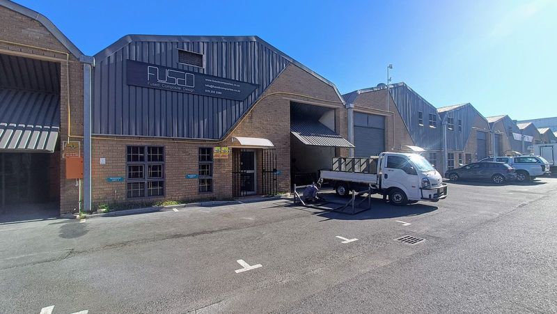 257sqm Industrial Warehouse TO LET in Montague Gardens