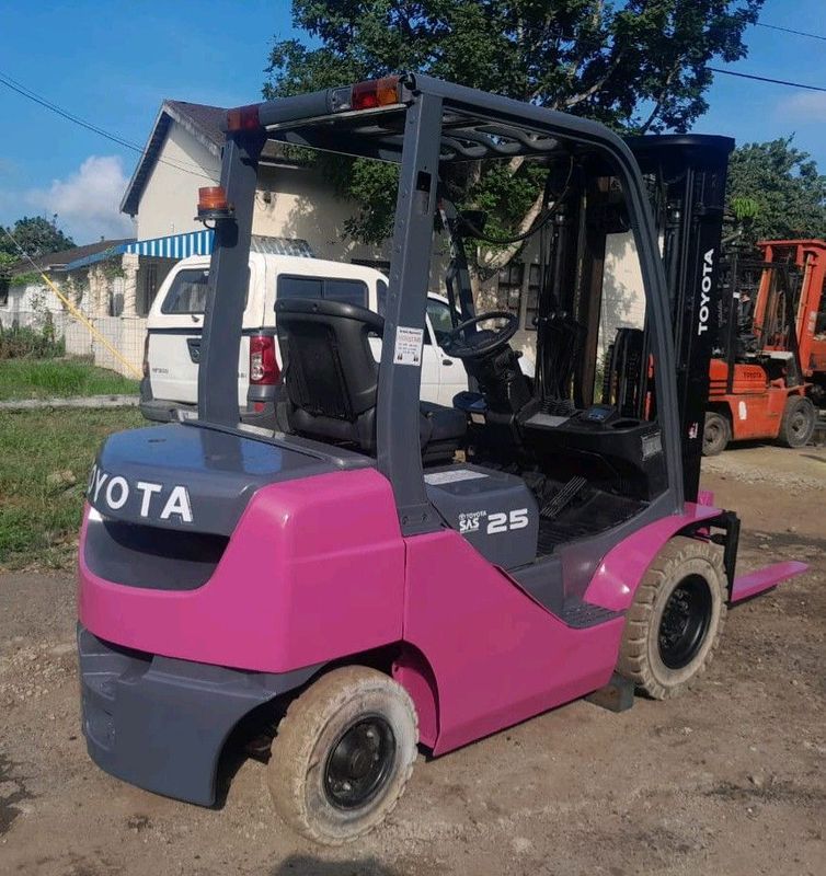Forklift machines and parts