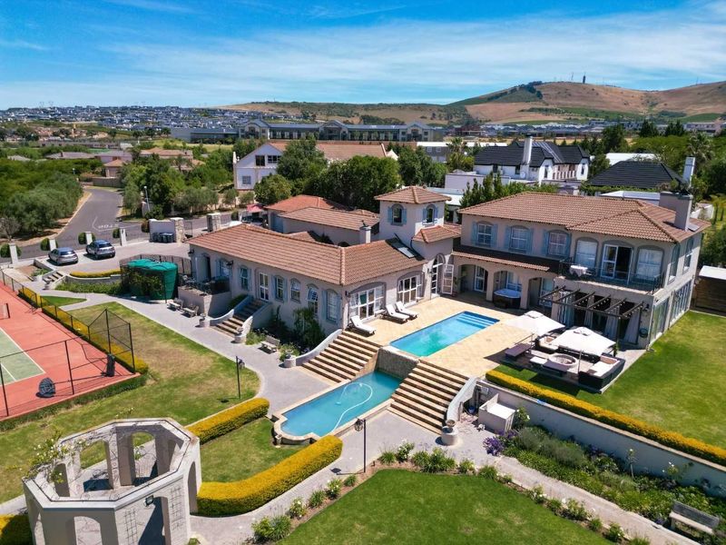 Escape to a provence-style villa in the Durbanville Winelands!