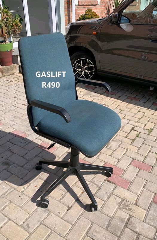 GAS LIFT HEIGHT ADJUSTABLE CHAIR FOR SALE