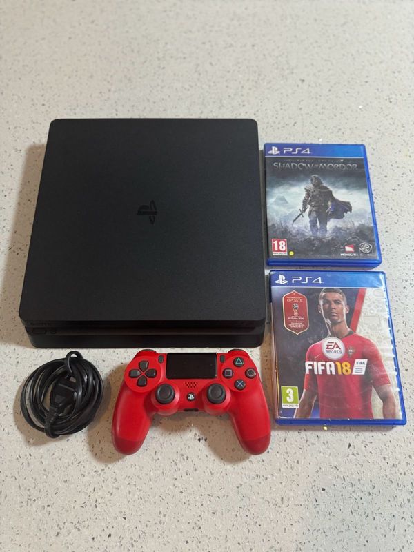 PS4 SLIM 500GB - 1 Controller and 2 Games