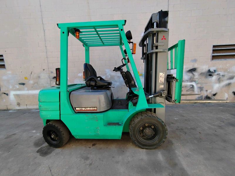 2.5 ton Mitsubishi forklift (Petrol only)