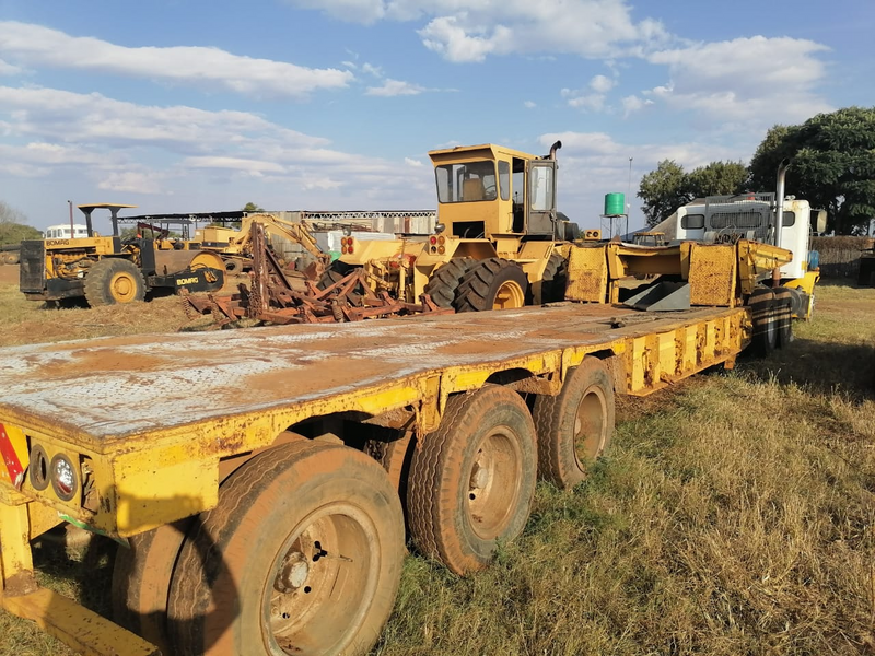 LOWBED 3 AXLE (NO PAPERS)
