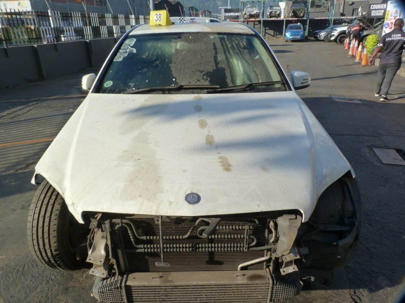 Mercedes C180 W204 CGI BE Avantgarde AT White - 2011 STRIPPING FOR SPARES