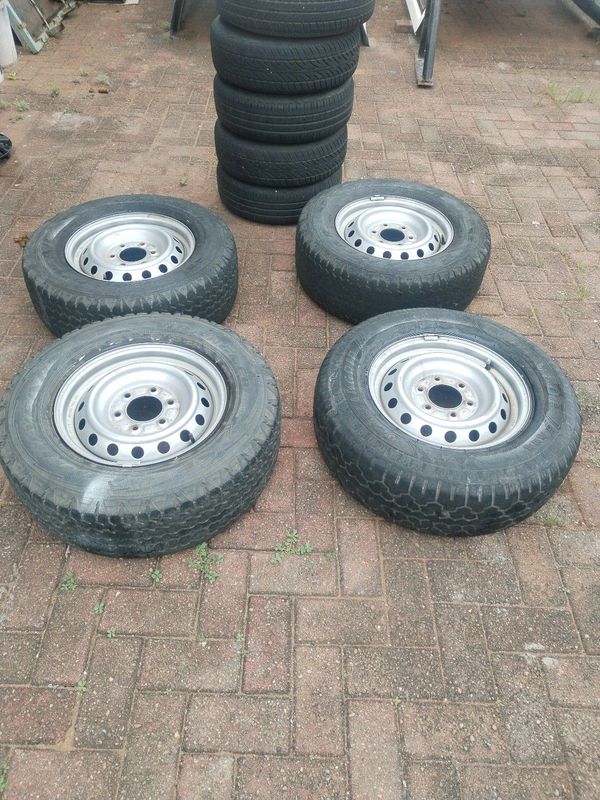 Bakkie spare rim and tyre