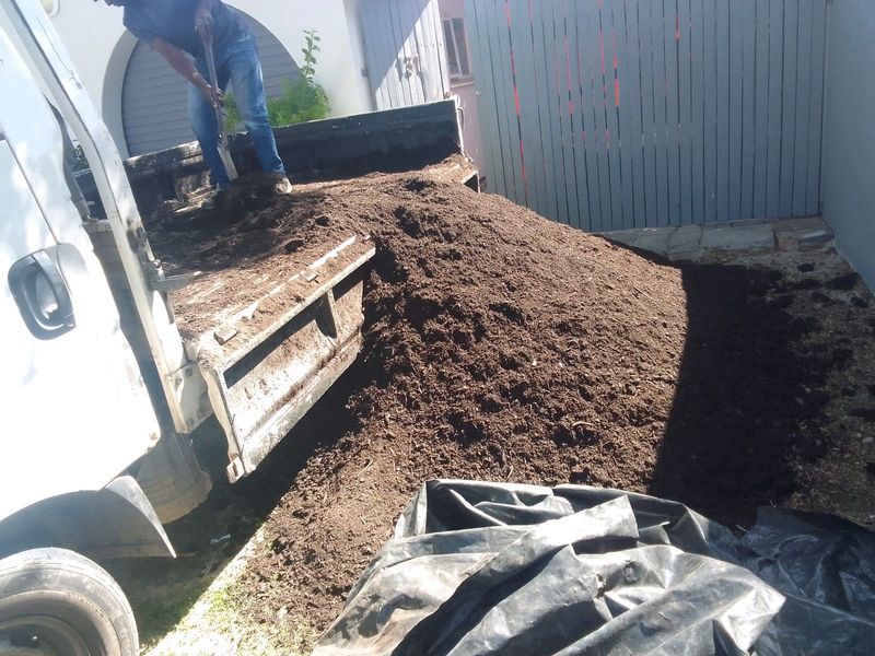 Compost,topsoil and lawn dressing