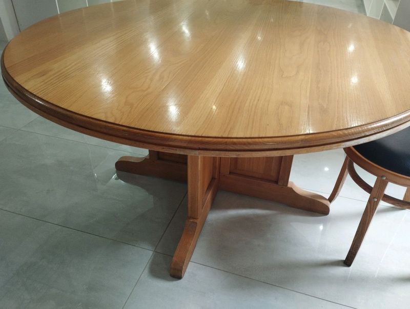 Round Solid Oak Table