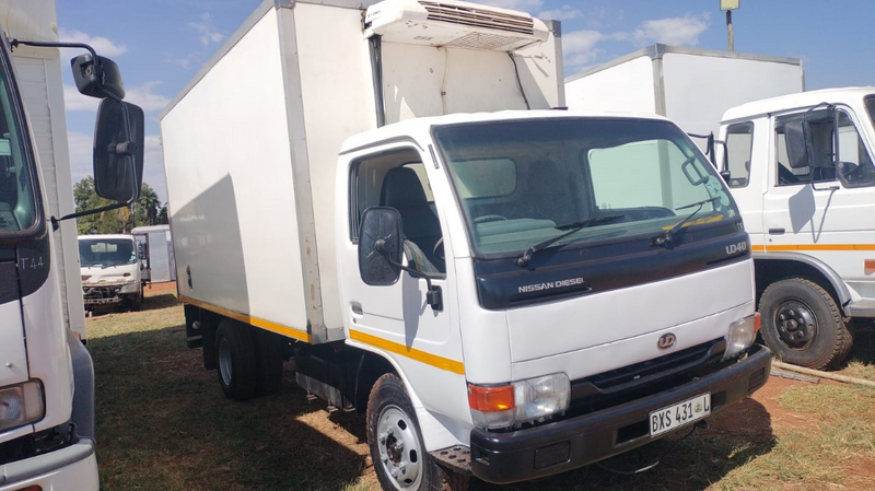 2009 NISSAN UD40 BOX BODY TRUCK FOR SALE (CT90)