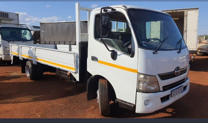 Hino 300 915 auto dropside in a mint condition for sale at an affordable amount