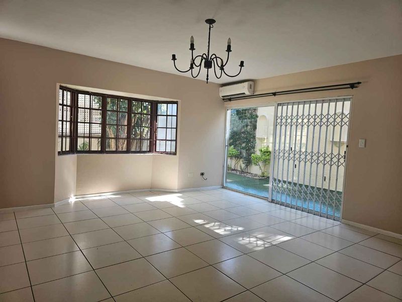3 Bed town house with Pool in Musgrave.