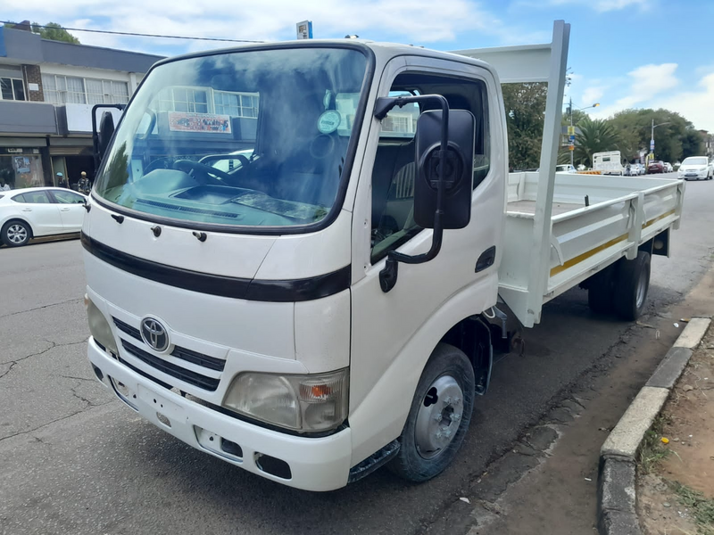 Toyota dyna 4093 dropside in an immaculate condition for sale at an amazingly cheap amount