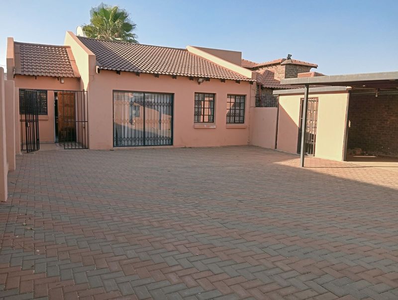 House for sale in elandspoort/pretoria west