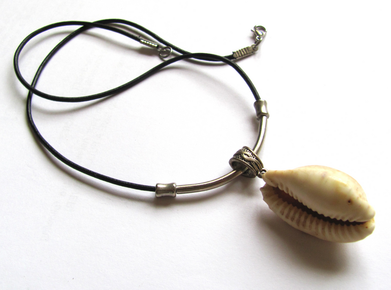 Cowrie Natural Shell Pendant Necklace