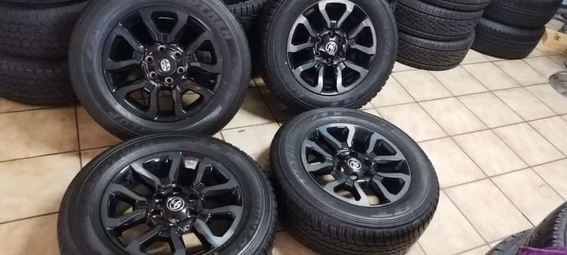 18inch Toyota Legend 50 RS original mags with good used 265/60/18 Dunlop Grandtrek A/T set R14000