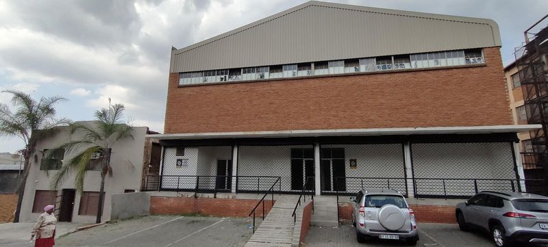 1000m² Commercial To Let in Laudium at R45.00 per m²