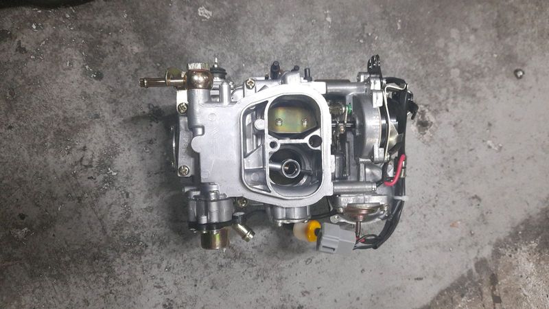 Toyota Hulux 4Y,3Y carburetor available for sale