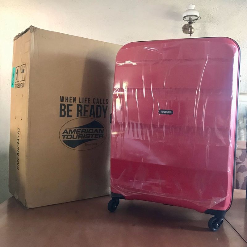 SOLD - Brand new American Tourister Bon Air Spinner Suitcase 75cm (Large) - Magma red