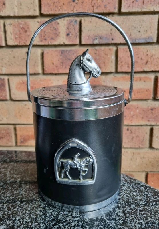 Horse Head Ice Bucket in leather &amp; metal