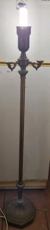 Vintage brass standing lamp size 143cm long need tlc