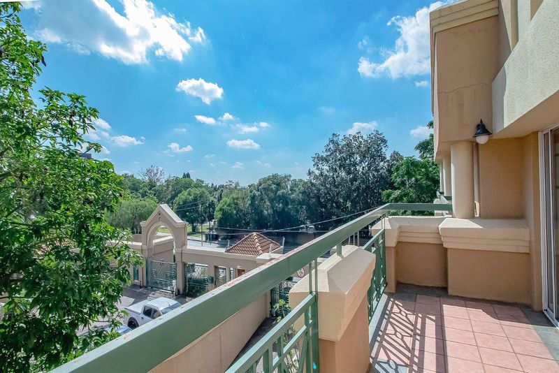 This stunning 2 bedroom, 2 bathroom apartment is for sale in the exclusive and sought after Embas...
