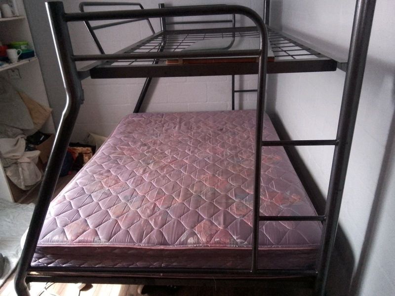 Steel TRi bunk bed for sale in excellent condition
