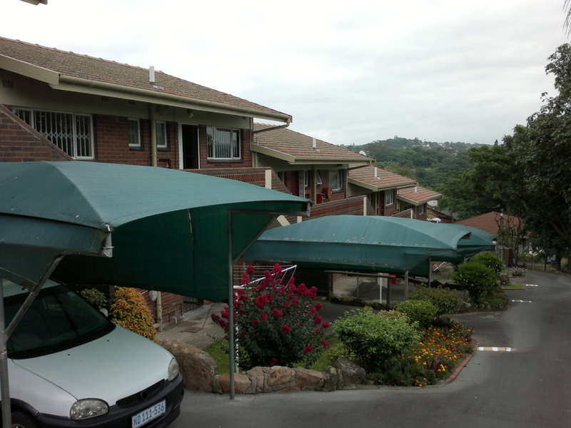 Malvern, Neat 2 Bed Unit in Secure Complex with Parking, very close to Malls &amp;  M7 freeway