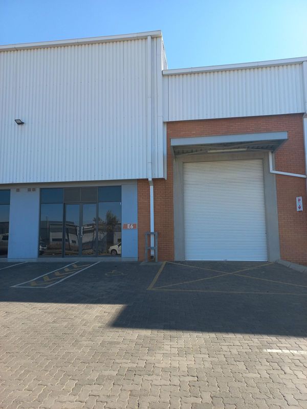 344m2 Warehouse To Let in Longlake