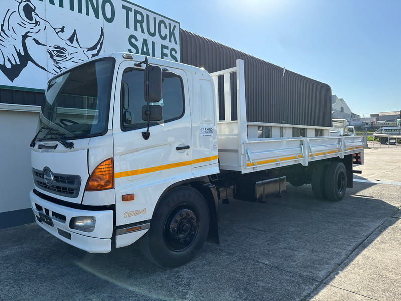 2011 HINO 500 13-24 WITH DROPSIDES