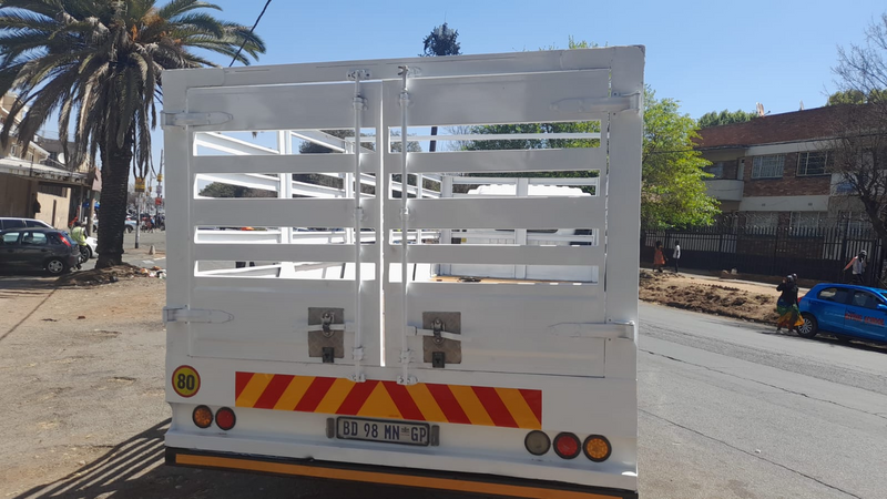 Isuzu ftr800 8ton cattle body in a mint condition for sale at an affordable amount