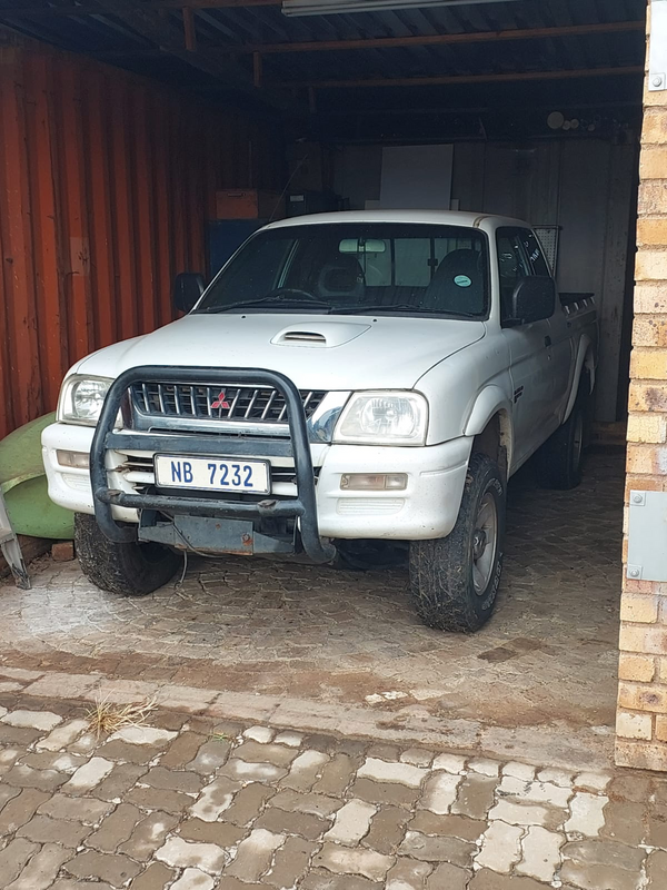 2004 Mitsubishi Colt Extended Cab