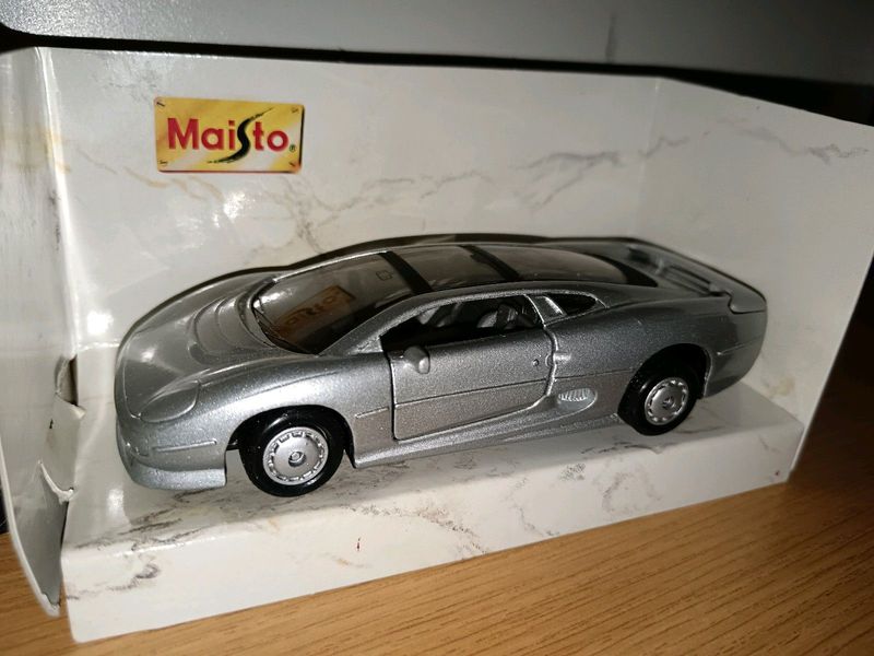 1:43 Jaguar xj220 model car