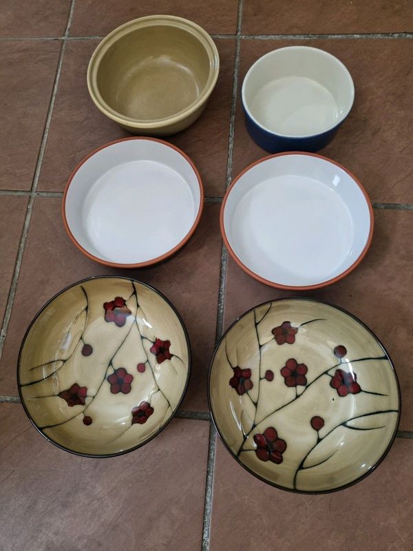 Sweet plates and serving bowls all for R250
