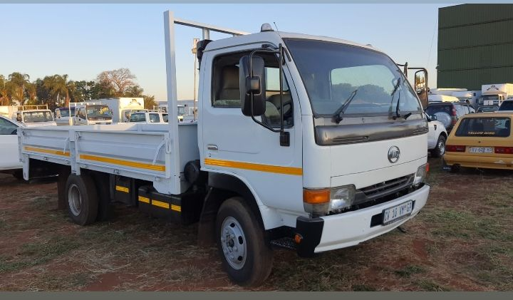 Nissan UD40 dropside in a mint condition for sale at an affordable amount