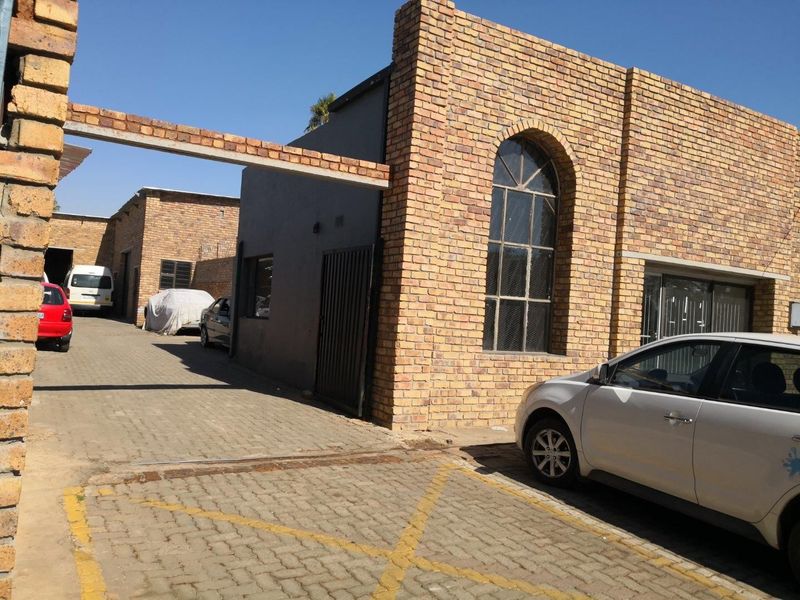 300m² Commercial To Let in Claremont at R42.00 per m²