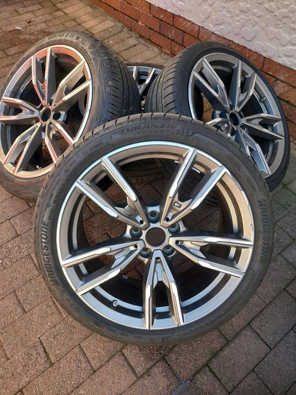 19&#34; BMW g20 Oem mags and tyres