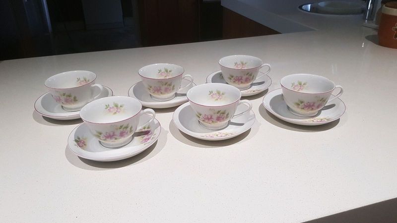 Teacups and saucers,a set.