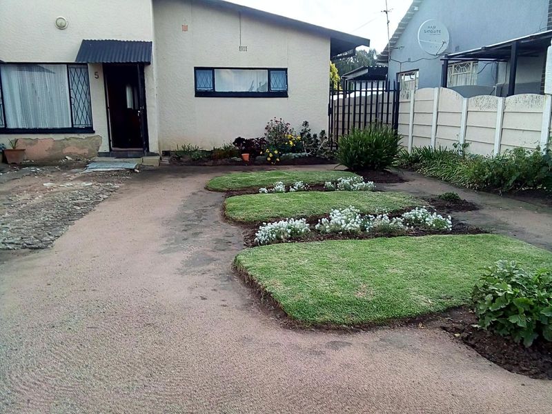 In the quiet side of Reiger Park is this home for rent