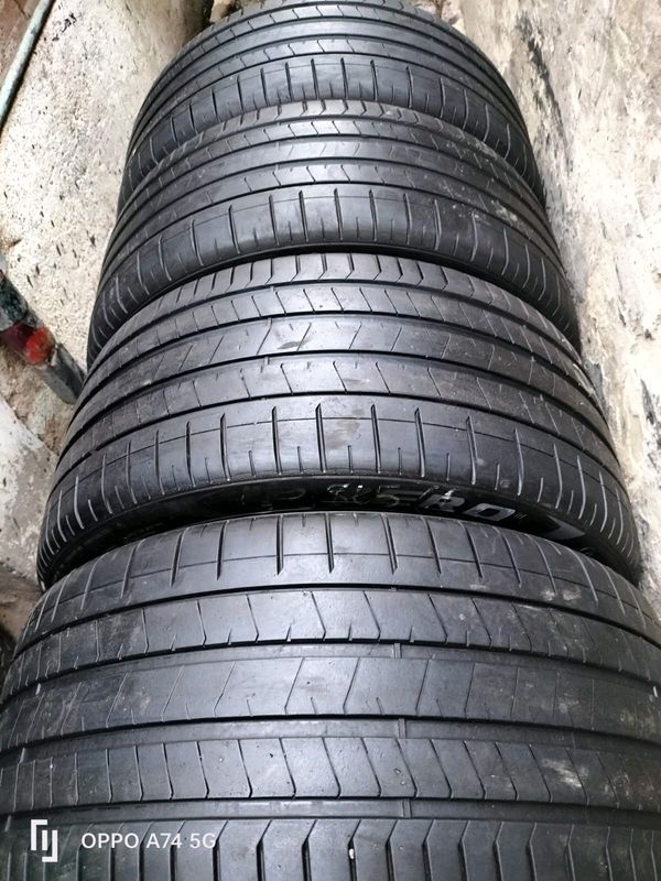 Set 285/35/23 and 325/30/23 pirelli pzero