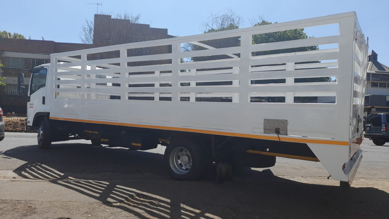 Isuzu ftr800 8ton cattlebody in an immaculate condition for sale at an amazingly cheap amount