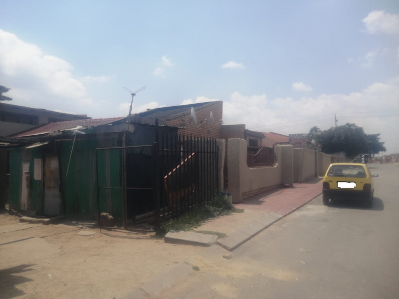 RDP WITH TITLEDEED AND LOTS SPACE FOR SALE IN IVORY EXT 7  TEMBISA – CASH BUYERS.