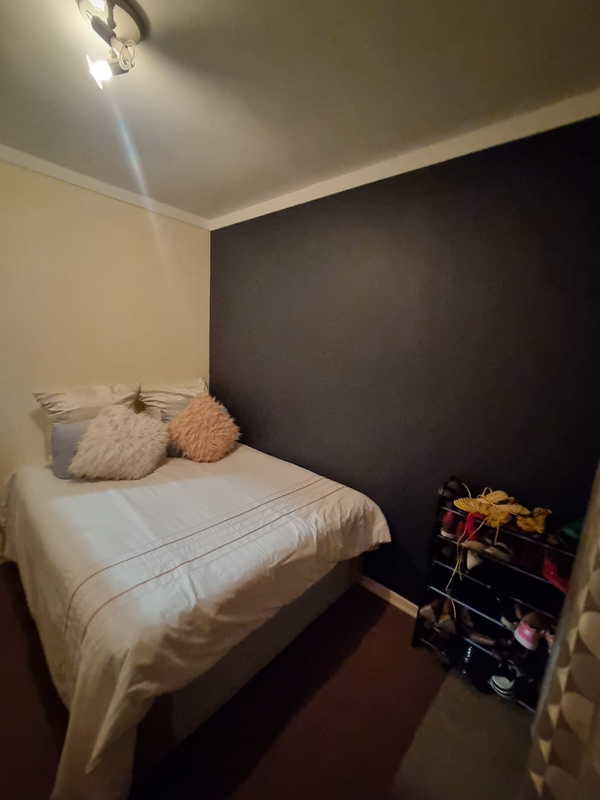 Decent room available immediately