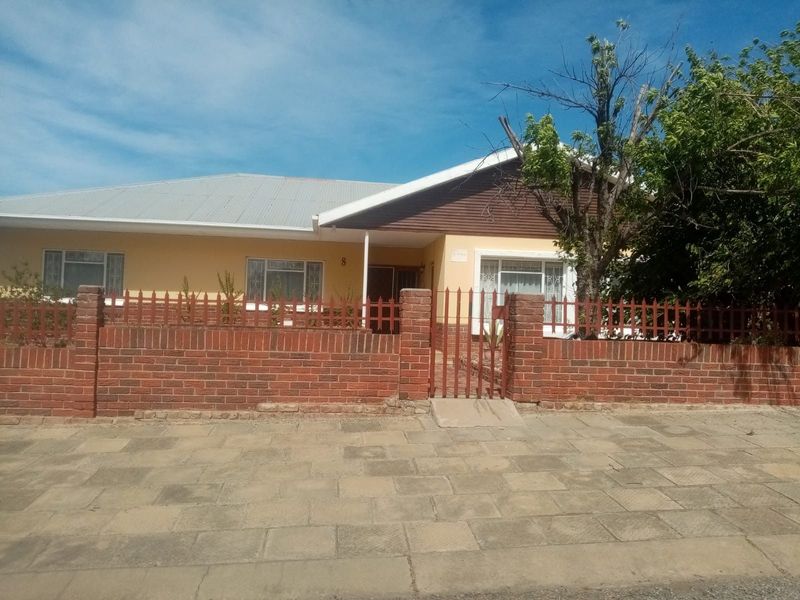 Very neat family home in a very good area of Graaff-Reinet