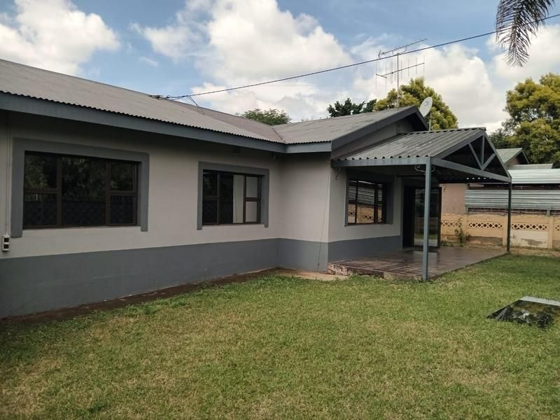 Very neat and modern family home and in no load shedding area